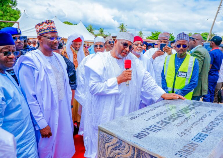 Former Bauchi State Governor, Alh. Ahmadu Adamu Mu’azu and the Polish Ambassador to Nigeria, H.E. Mrs. Joanna Tarnawska, today Commissioned two projects executed by the Engr Abdullahi A. Sule administration in Akwanga LGA.