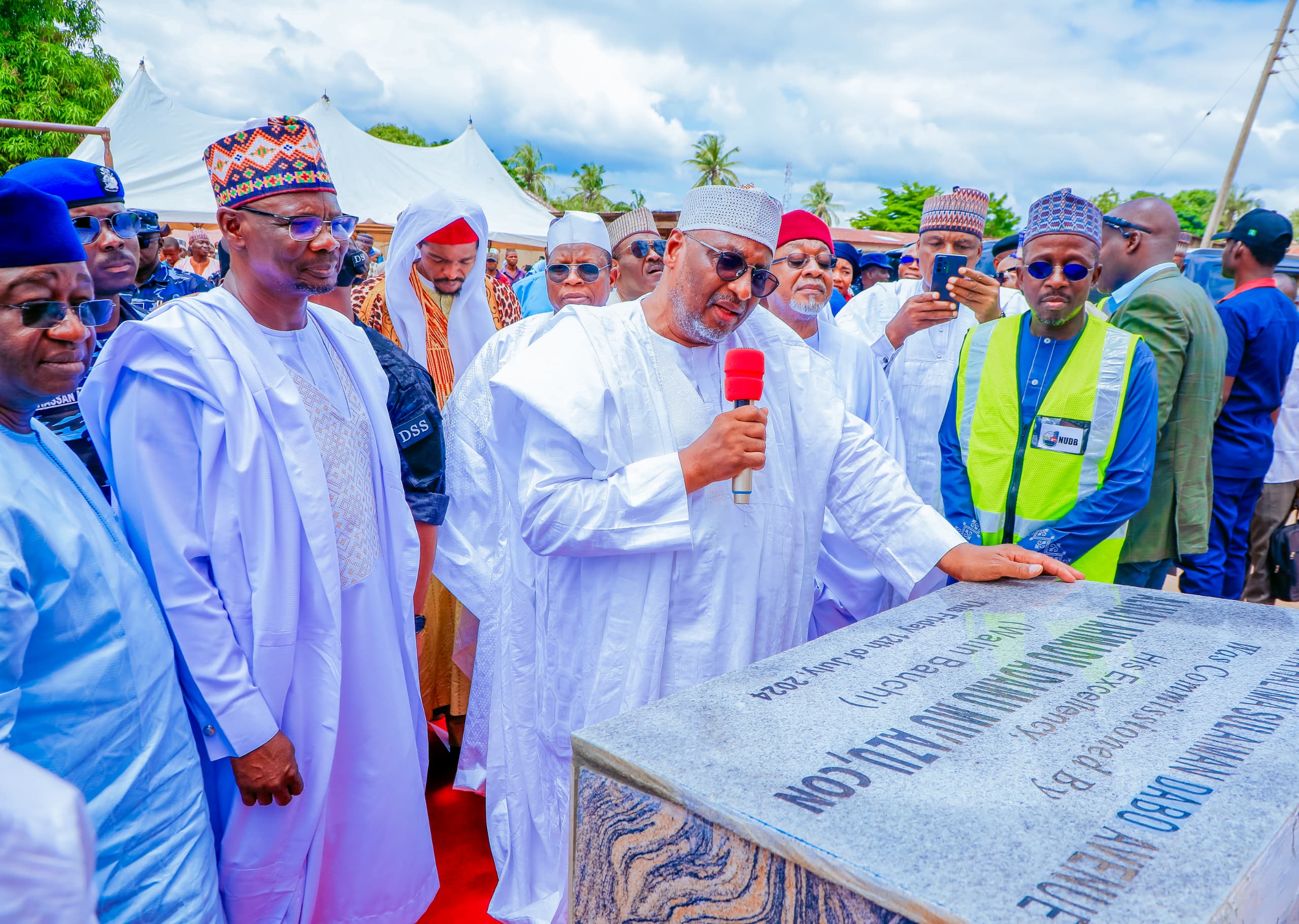 Former Bauchi State Governor, Alh. Ahmadu Adamu Mu’azu and the Polish Ambassador to Nigeria, H.E. Mrs. Joanna Tarnawska, today Commissioned two projects executed by the Engr Abdullahi A. Sule administration in Akwanga LGA.